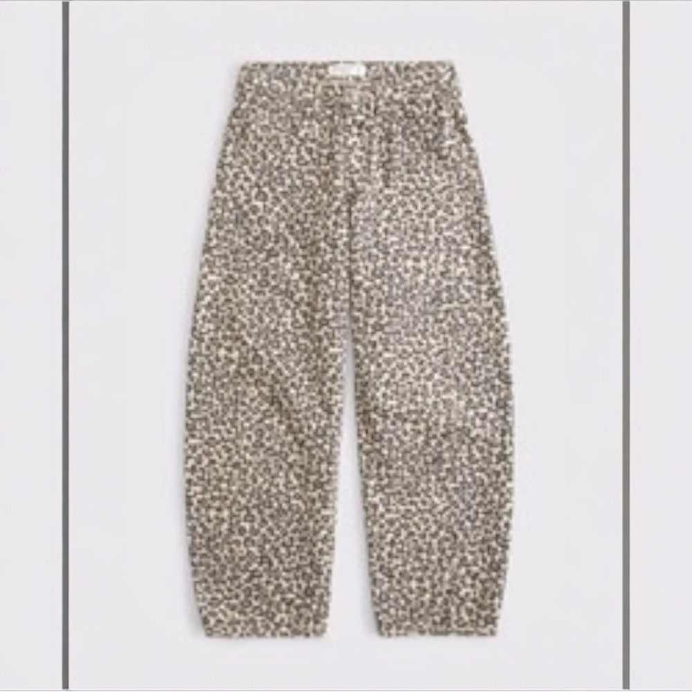 Abercrombie & Fitch Size 26 (Short) Curve Love Mid Rise Barrel Jeans - Leopard